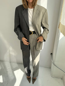 Contrasted suit in pale grey tones