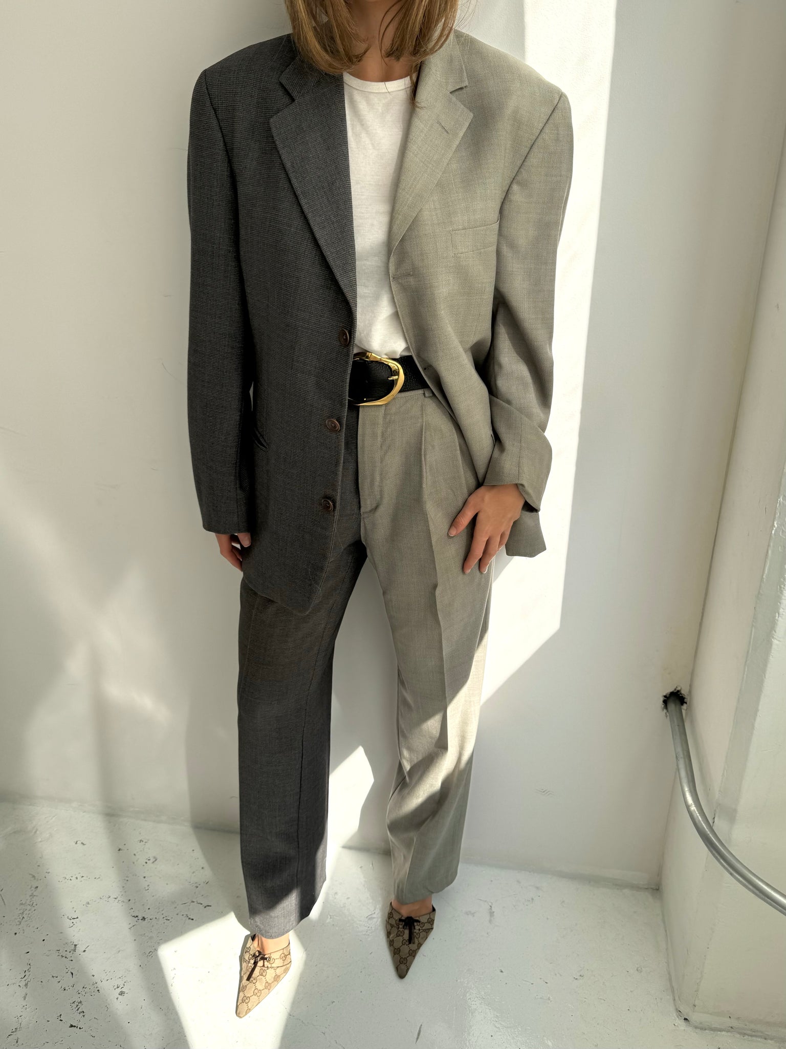 Contrasted suit in pale grey tones