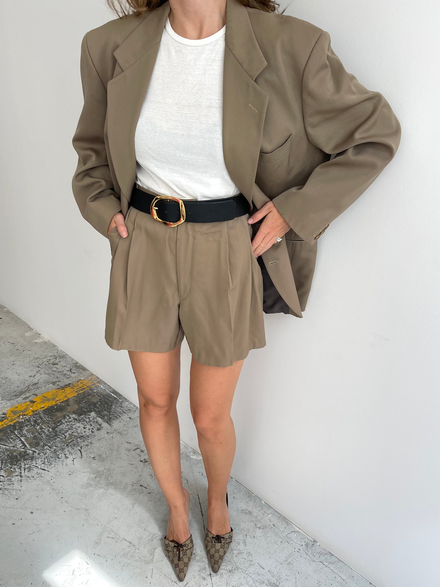 Shorts suit in beige