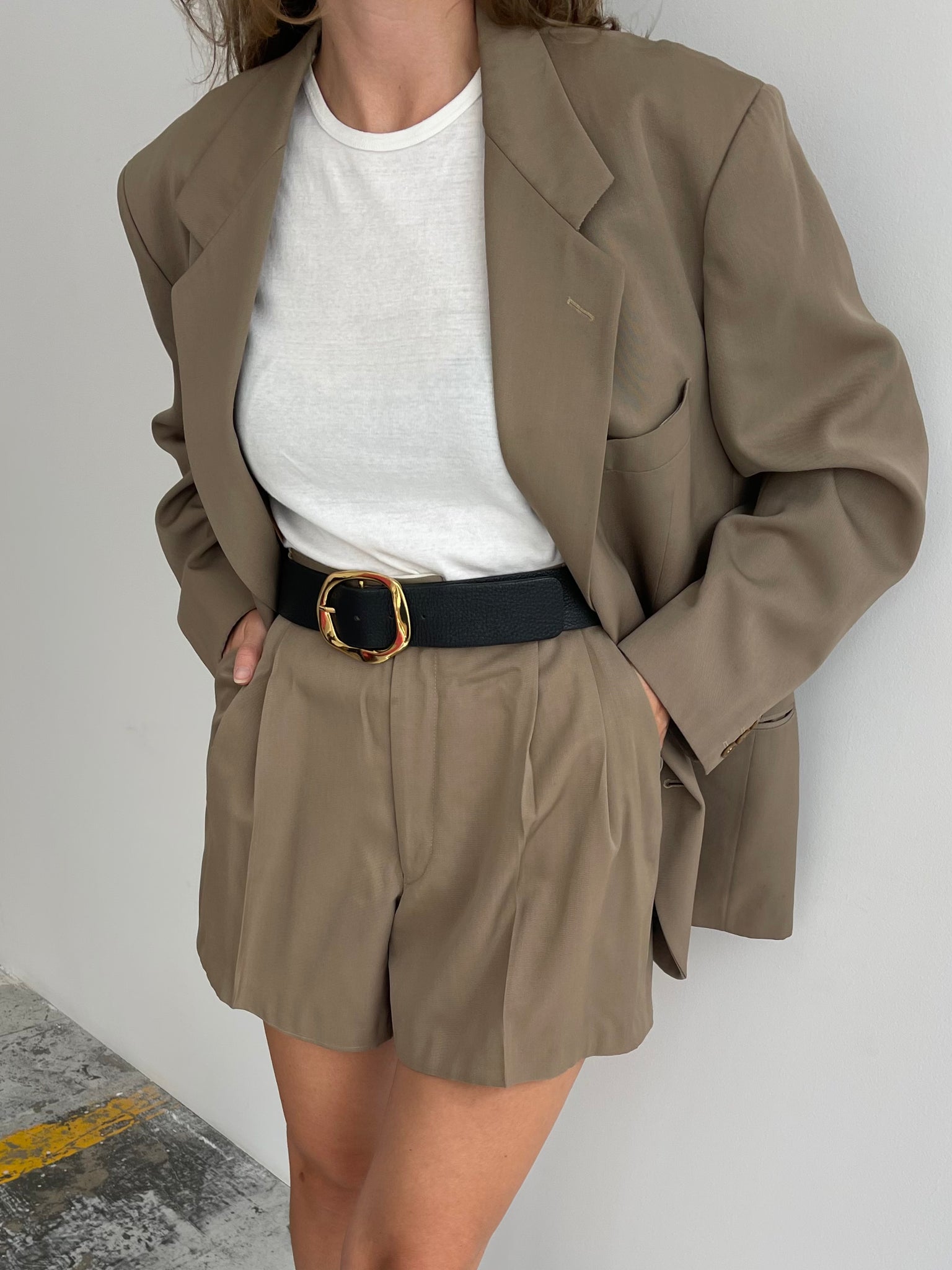 Shorts suit in beige