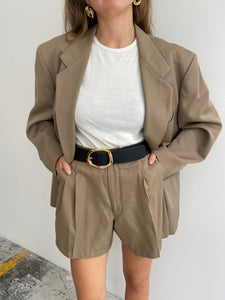 Shorts suit in beige