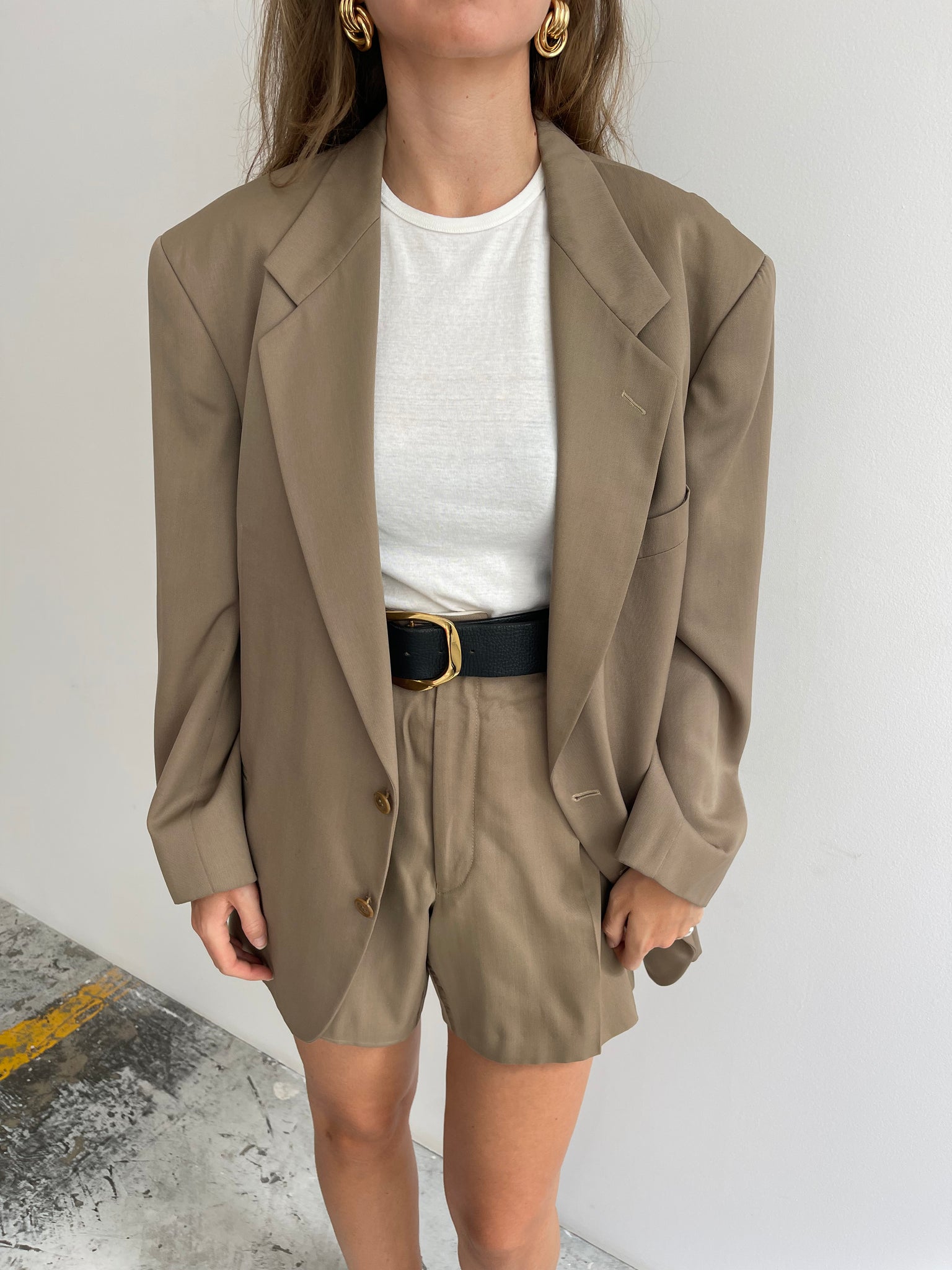 Shorts suit in beige